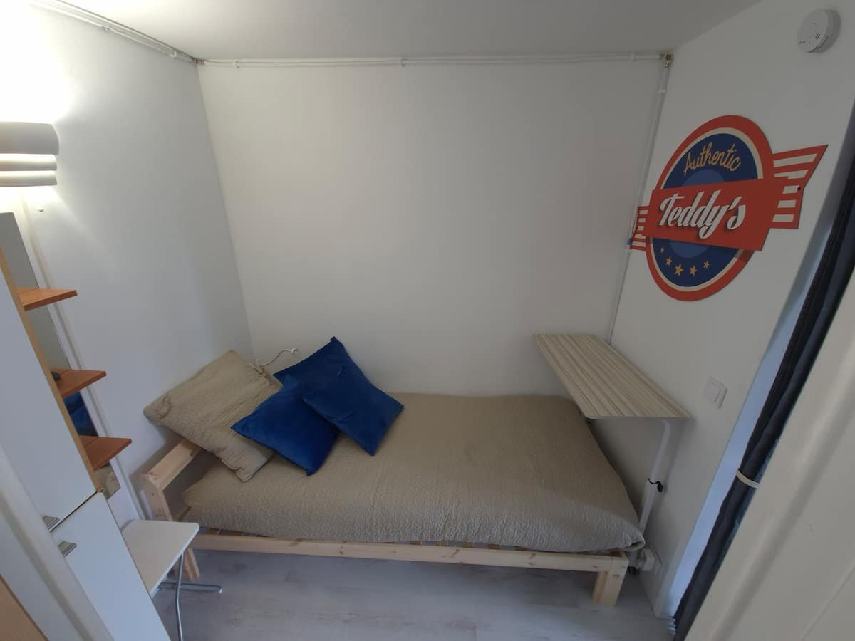 Cabine avec lit d'appoint