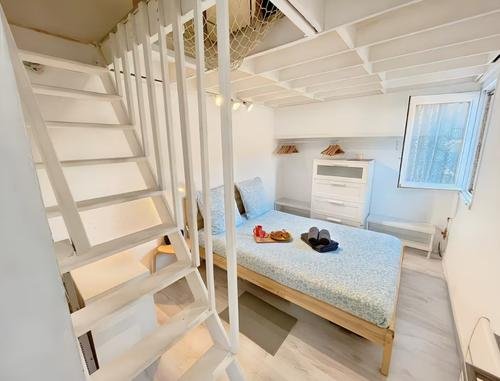 Échelle vers la mezzanine